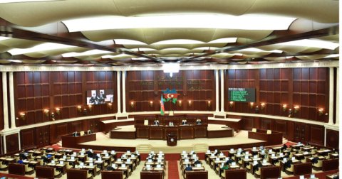 Milli Məclisdə 1 ildə bir dəfə danışmayan 16 deputat - SİYAHI
