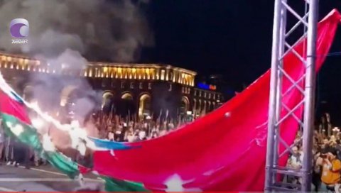 Ermənistanda Azərbaycan və Türkiyə bayraqları yandırıldı (VİDEO)