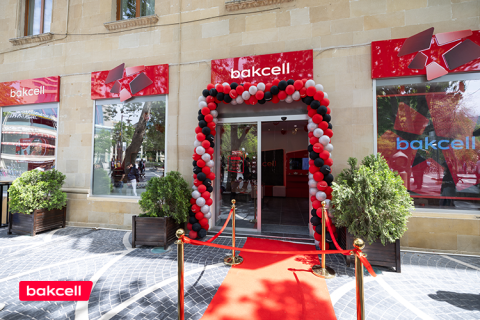 “Bakcell” Fəvvarələr meydanında yeni innovativ mağazasını təqdim etdi - Fotolar