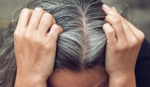 Saçları tez-tez ağaranlar üçün VACİB MƏLUMAT! - Bu,resepti istifadə edin və xilas olun...