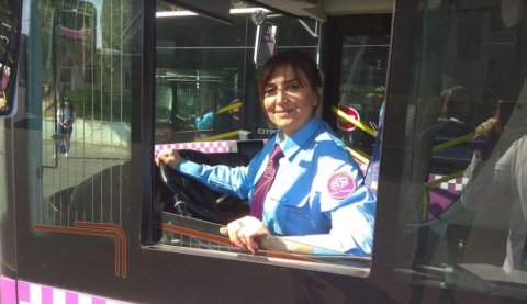Avtobusda qadın sürücülər: “Nəqliyyatı daha etibarlı və cəlbedici edəcək”