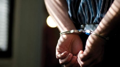 "Zara"dan paltar oğurladı, məhkəmədə "ali təhsilliyəm" dedi