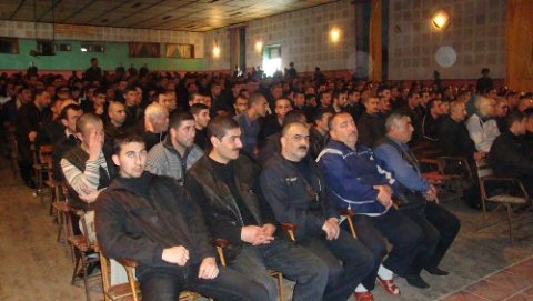 Həbsdə olan dustaqlarla bağlı MÜHÜM MƏLUMAT: Tibbi sığorta üçün...