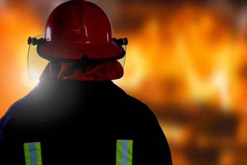 Bakıda yaşayış binasında yanğın olub, iki nəfər tüstüdən zəhərlənib