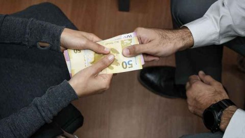 FHN-ə işə düəzltmək adı 4 nəfəri aldadan şəxsə hökm oxundu