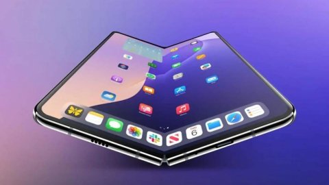 "Apple" istehsal çətinliklərinə görə qatlanan "iPhone"un buraxılışını təxirə salıb - KİV