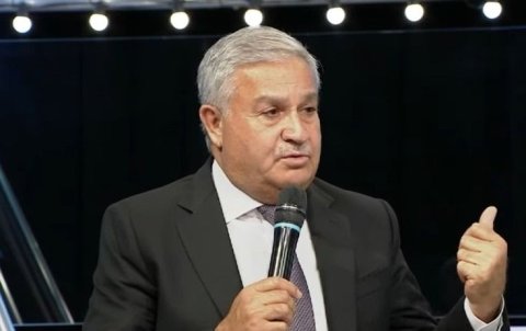 "Həyat yoldaşım mobil telefon işlətmir, olmaz"