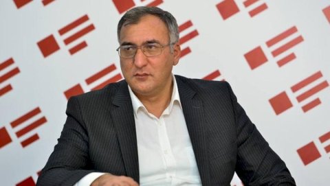 Tanınmış yazıçı muğamı və Rəşid Behbudovu təhqir etdi: “Ruslara tabe olan ...”