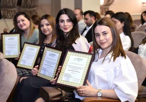 Yaradıcı müəllimlər təltif olundu - FOTO