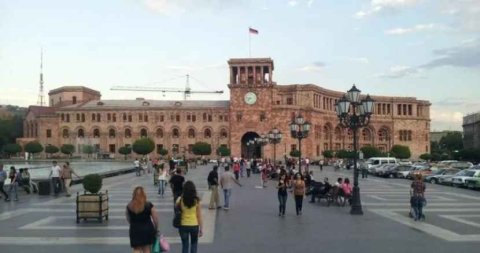 Türkiyə bayrağı İrəvanda YANDIRILDI