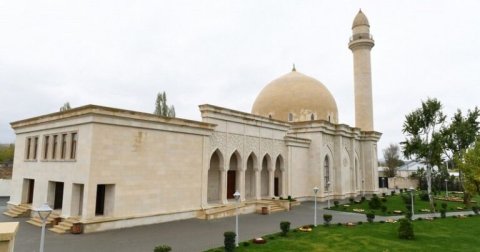 Ziyarətgaha getmək və kömək istəmək İslam dinində necə qarşılanır? - İlahiyyatçı DANIŞDI