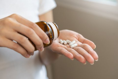 Vitamin qəbulunda gizli təhlükə: Həkimdən ŞOK XƏBƏRDARLIQ!