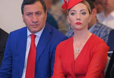 Məşhur milyarder ərindən polisə şikayət etdi