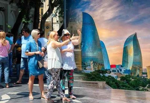 Turistlərin sayı azalır: Hansı sahələr daha çox zərər görür?