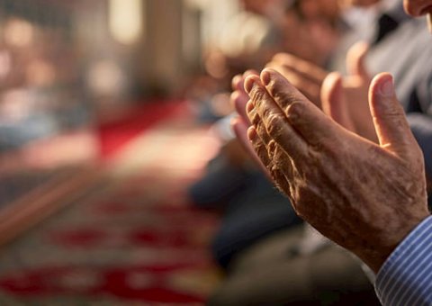 Məscidlərdə qiblə ilə bağlı müəmma: Səbəb nədir?