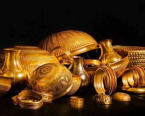 Məşhur muzeydən tarixi xəzinə oğurlandı