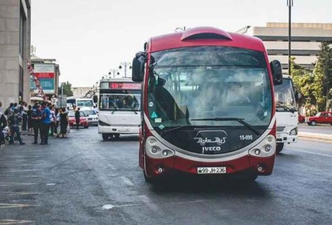 Bakıda avtobus böhranı: 1 saata cəmi 2 avtobus