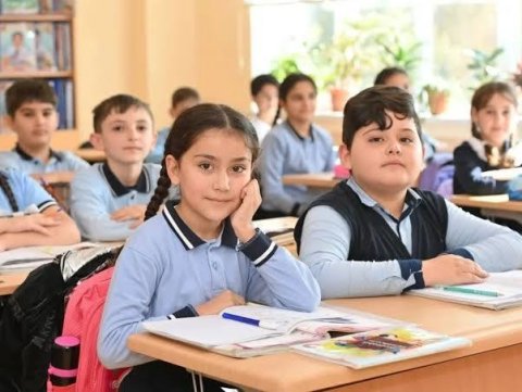 Azərbaycan məktəbli geyimi ilə bağlı qərarında Avropaya nümunə göstərilir