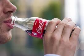 Hər Cola şüşəsi ömrünüzdən 9 dəqiqə azaldır - Alimlər
